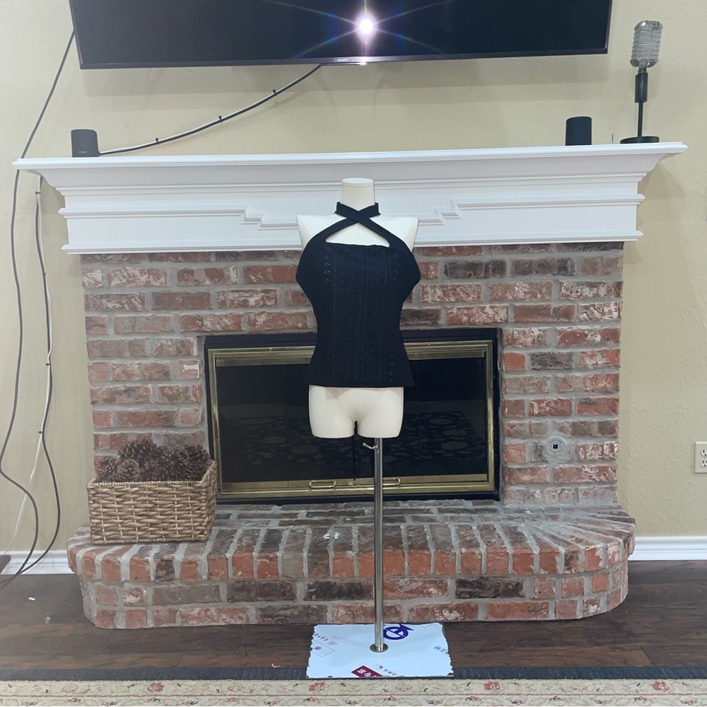 Black top with lace panels and crisscrossed front X straps / M / NWOT - Picture 7 of 11